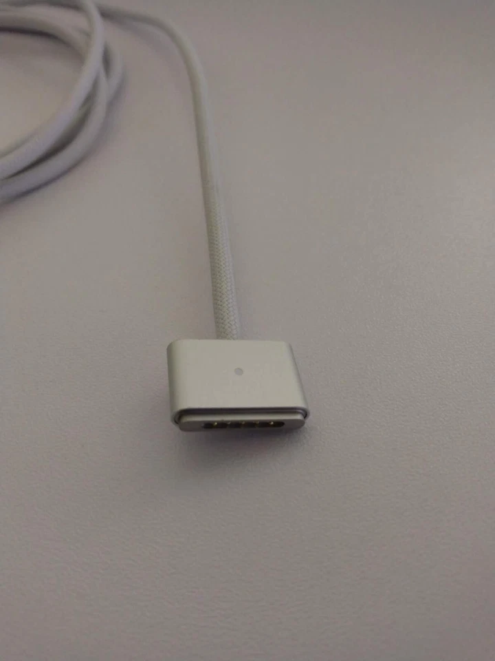 Apple A2363 2m USB-C to MagSafe 3 Power Cable for 2021 APPLE MacBook Pro 14" 16" - Image 2 of 3