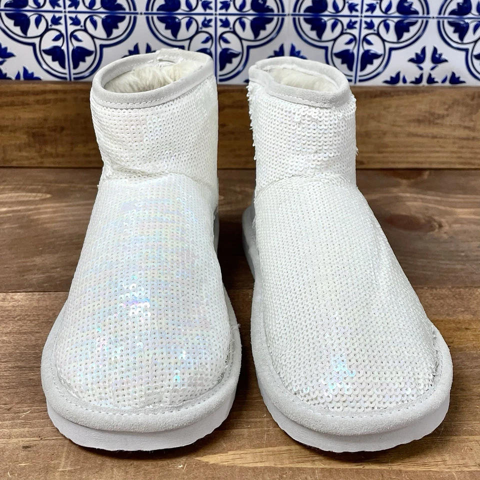 Botas Mukluk ROSA Victoria’s Secret blancas con lentejuelas forradas de piel sintética talla 7-8 nuevas con etiquetas Foto 4 de 4