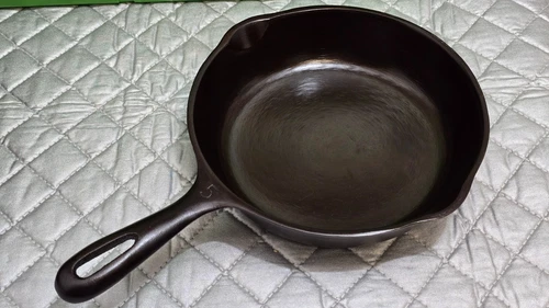 Unmarked post 1960's Wagner Cast Iron No. 5 - 8 inch Skillet - RESTORED