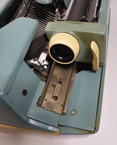 Vintage SCM Smith-Corona Super Sterling Typewriter in Hard Case Tested Working - Picture 18 of 24