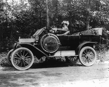WOMAN WITH HAT & ANTIQUE AUTOMOBILE 1917 PHOTOGRAPH PHOTO PRINT