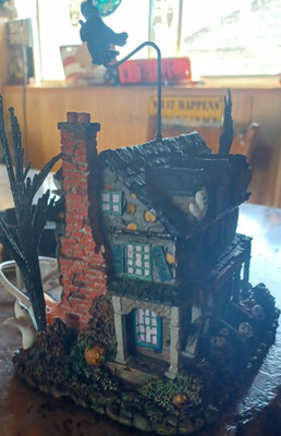 Halloween Village House Lily s Inn/Ollie s Inn Ghost Resin Painted 3D Effect