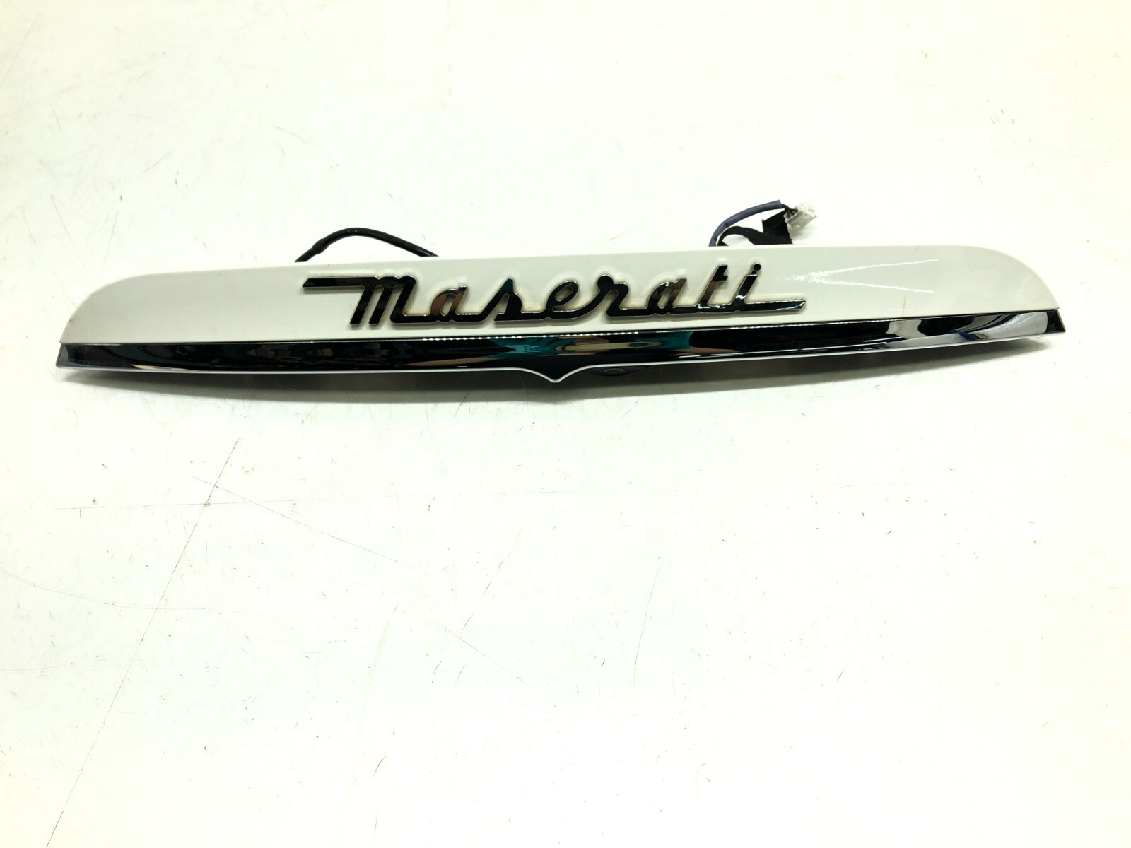2014-2017 MASERATI GHIBLI S Q4 REAR TRUNK LID MOLDING W/ CAMERA OEM WHITE.