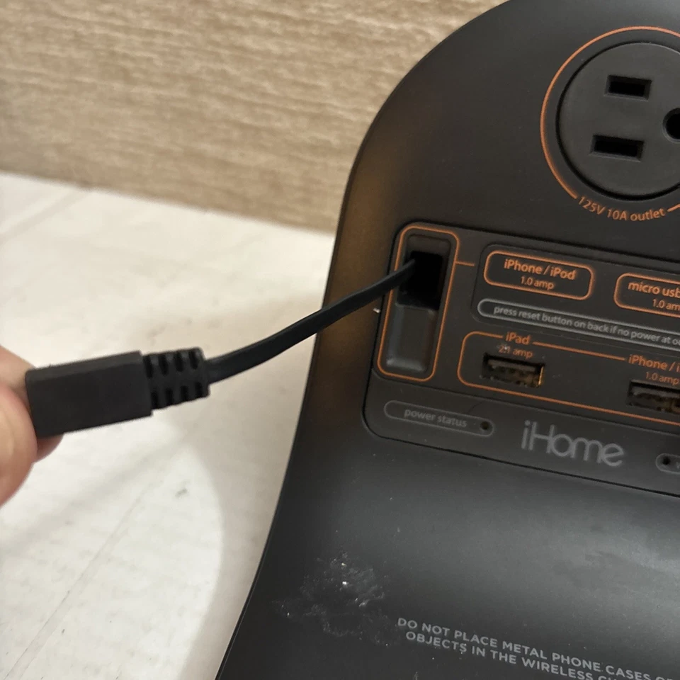 Estación de carga de escritorio iHome HiW44 Qi inalámbrica micro USB doble USB Y MÁS FUNCIONA Foto 4 de 4