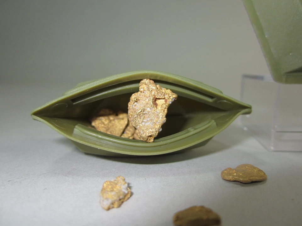 GOLD SCREAMER 2 Gold Nugget Stash squeeze snap open containers from Doc's. Metal Detector