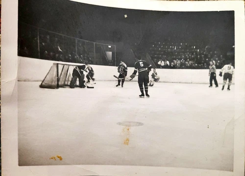 JOHNNY BOWER 1954-55 VANCOUVER CANUCKS HOCKEY GOALIE PHOTO RARE NHL GIANTS 