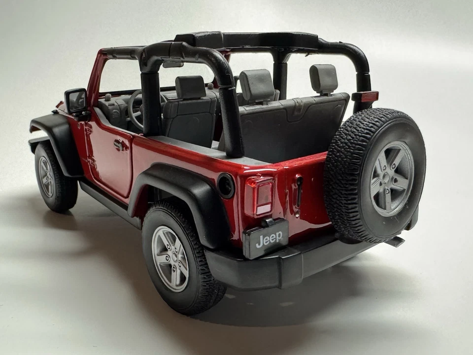 Red 1/24 2007 Jeep Wrangler Rubicon Soft Top Die-cast Car By Welly - Image 2 of 4