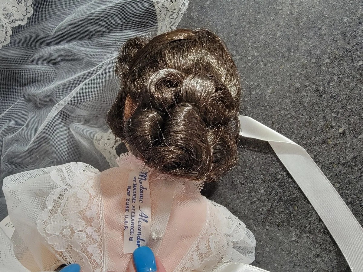 Vintage Madame Alexander Bride Doll #1680 Elise with Tags 1968