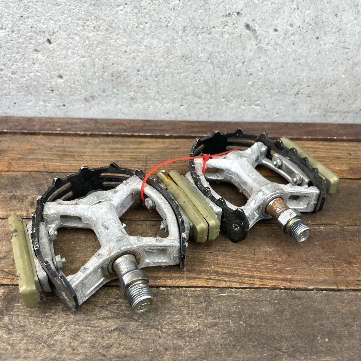 Vintage VP-747 Pedals 9/16 BMX Bear Trap 1980s OG Mongoose ATB
