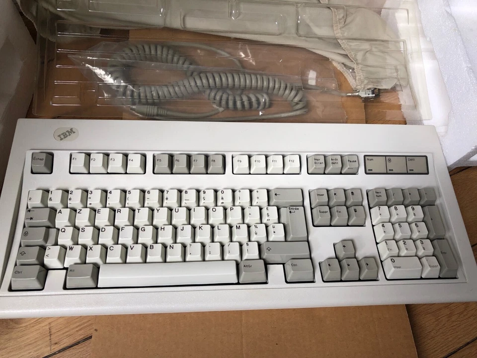 Clavier IBM MODEL M clicky vintage AZERTY FR pour IBM PS/2 AT en boite parfait - Bild 2 von 4