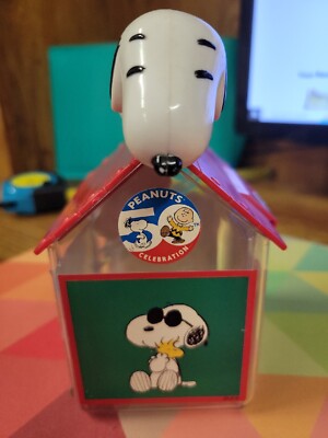 Vintage Peanuts Snoopy Dog House Candy Container 50th Anniversary. T3