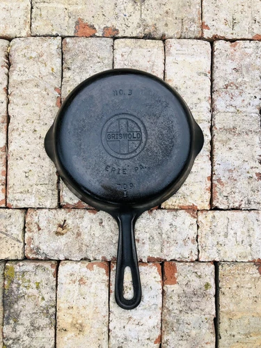 Griswold Cast Iron Skillet No. 3, Small Block Logo, Erie, PA, 709 I