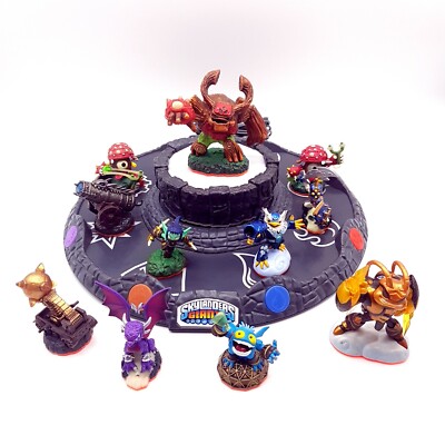 Skylanders Giants Battle Arena LED Portal + 11 Figuren (Wii, Playstation u. w.)