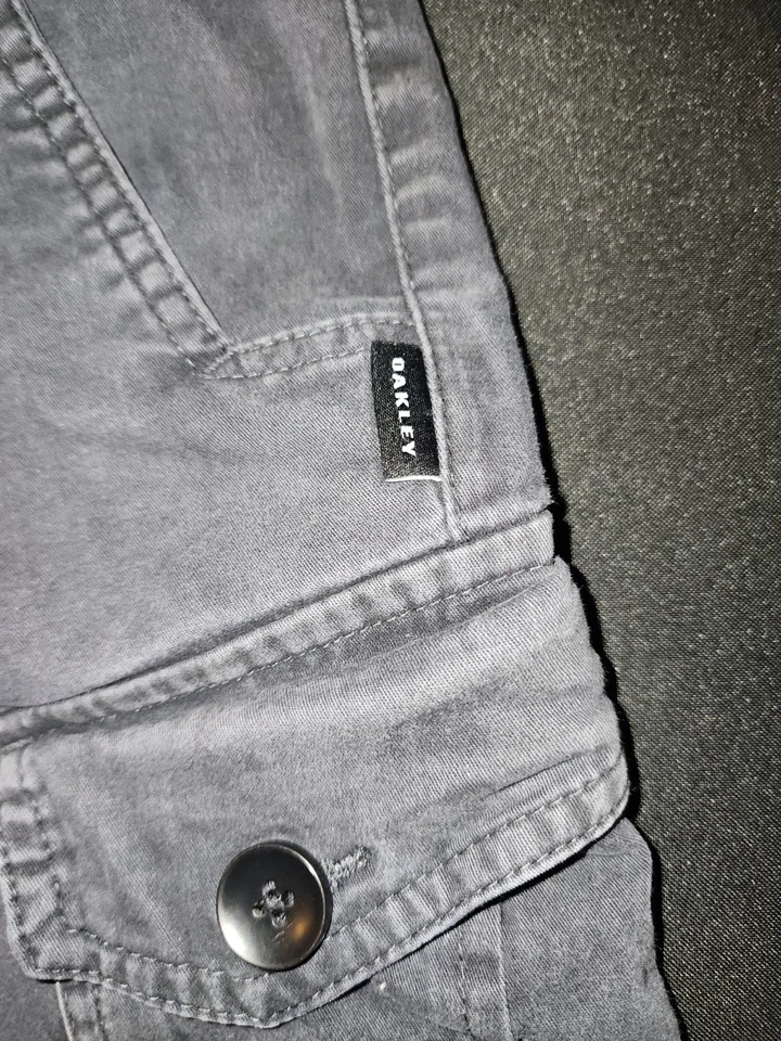 Oakley Men’s Utility Cargo Shorts Size 38 Multi Pocket Y2K Style Black - Imagem 4 de 4