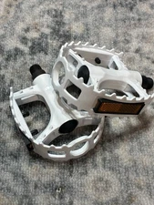Hardluck Bear Trap Pedal 9/16" Old School KKT Style Fits 3 pc Cranks White