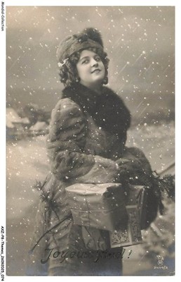 AXZP8-0606-WOMAN - Portrait of a Woman in the Snow - Merry Christmas