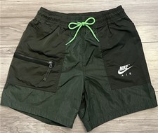 NIKE AIR Repel Swim Trunks Men  s Small Green