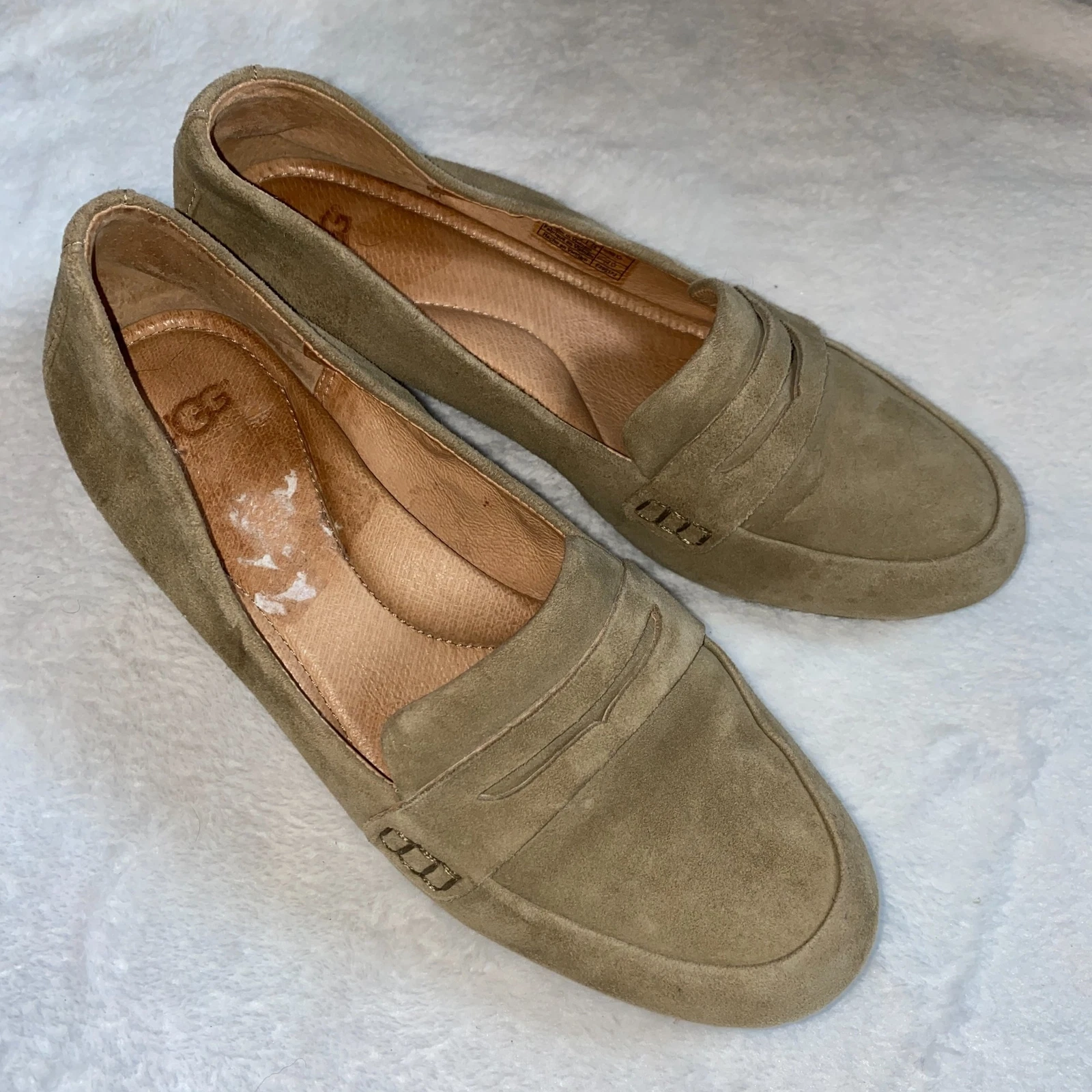 Mocassino Ugg Australia in pelle Elise borchiato tacco a blocco taglia 7
