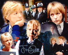 TRUDIE GOODWIN as June Ackland - The Bill GENUINE SIGNED AUTOGRAPH TRUDIE GOODWIN as June Ackland - The Bill GENUINE SIGNED AUTOGRAPH