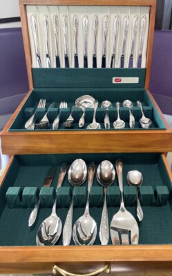 1847 Rogers Brothers Vintage 1957 Silver Plate Springtime Flatware