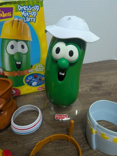 Veggie Tales Dress-Up Mix-Up Larry Cucumber with Box 73001 Incomplete 2000 - Picture 8 of 11