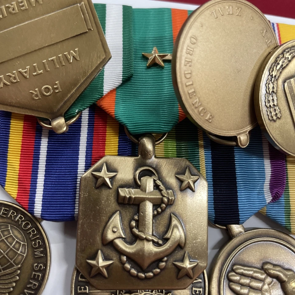 Medallas y cintas de barra de medallas de 8 lugares de la Marina de los Estados Unidos y USMC Foto 3 de 4