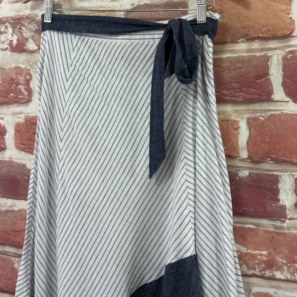 Falda DKNY Mujer 6 Blanco Azul Rayas Envoltura Asimétrica Informal Corbata Cintura Midi Foto 4 de 4