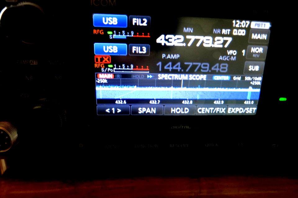 Icom IC-9700 VHF/UHF Band Transceiver mit D-STAR Funktion - Schwarz - Bild 3 von 4