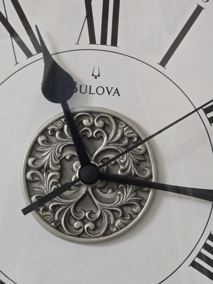 Relógio de parede vintage Bulova carvalho oval filagre estilo rythym quartzo C4252 - Imagem 3 de 4