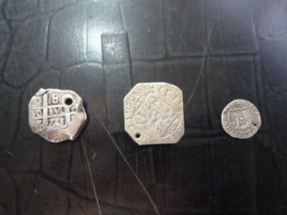 MEXIQUE 3 monnaies argent 8 reales 1733 (24 7 grs) et ?? pour specialiste
