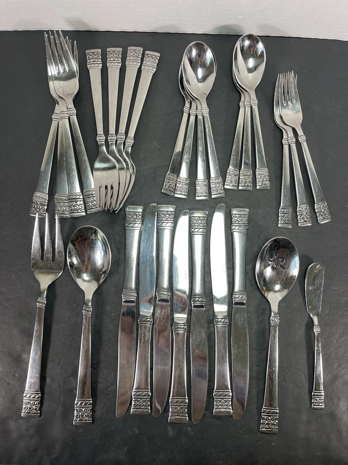 Oneida Brocade Forks Knives Spoons Lot Of 29 Items Glossy Stainless Steel