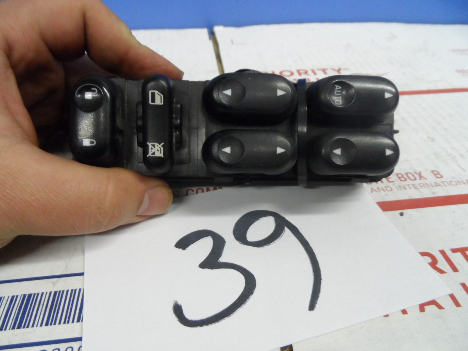 01 02 03 04 05 06 07 Escape used master window switch control windows glass #39