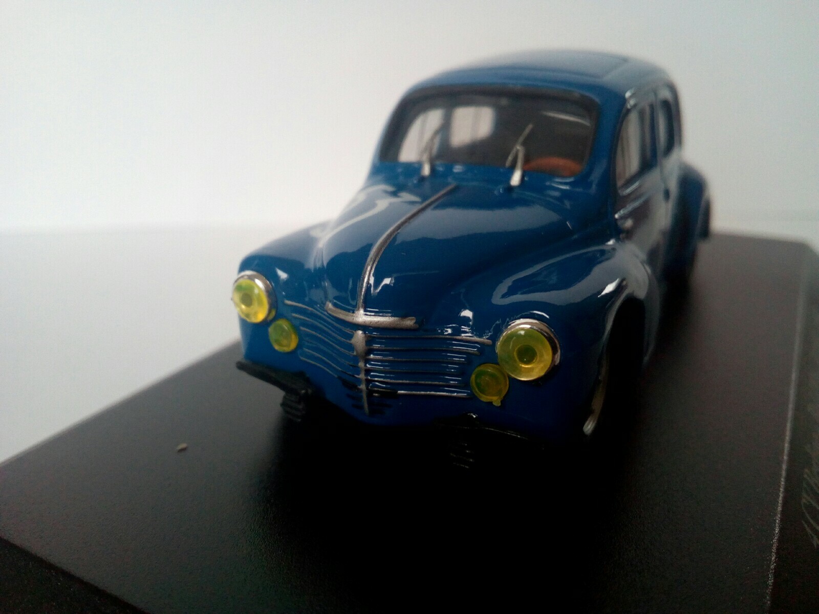 Modèle Réduit 1/43 Renault 4 CV Berline Type R 1063 – Bol D'Or 1952, Par Eligor (marque Jumajo), Voiture De Collection