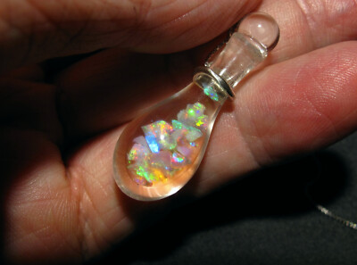 Schwebender Opal Träne Anhänger mit Edelsteinqualität Lightning Ridge Opal Murano Glas