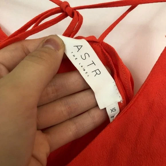 Romper ASTR cintura amarrada flutter sólido coral vermelho laranja sem mangas XS extra pequeno - Imagem 3 de 4