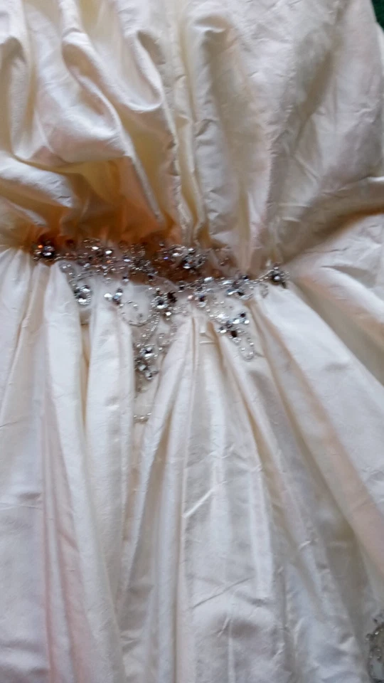 Elegante vestido de novia, talla 6 Foto 3 de 3