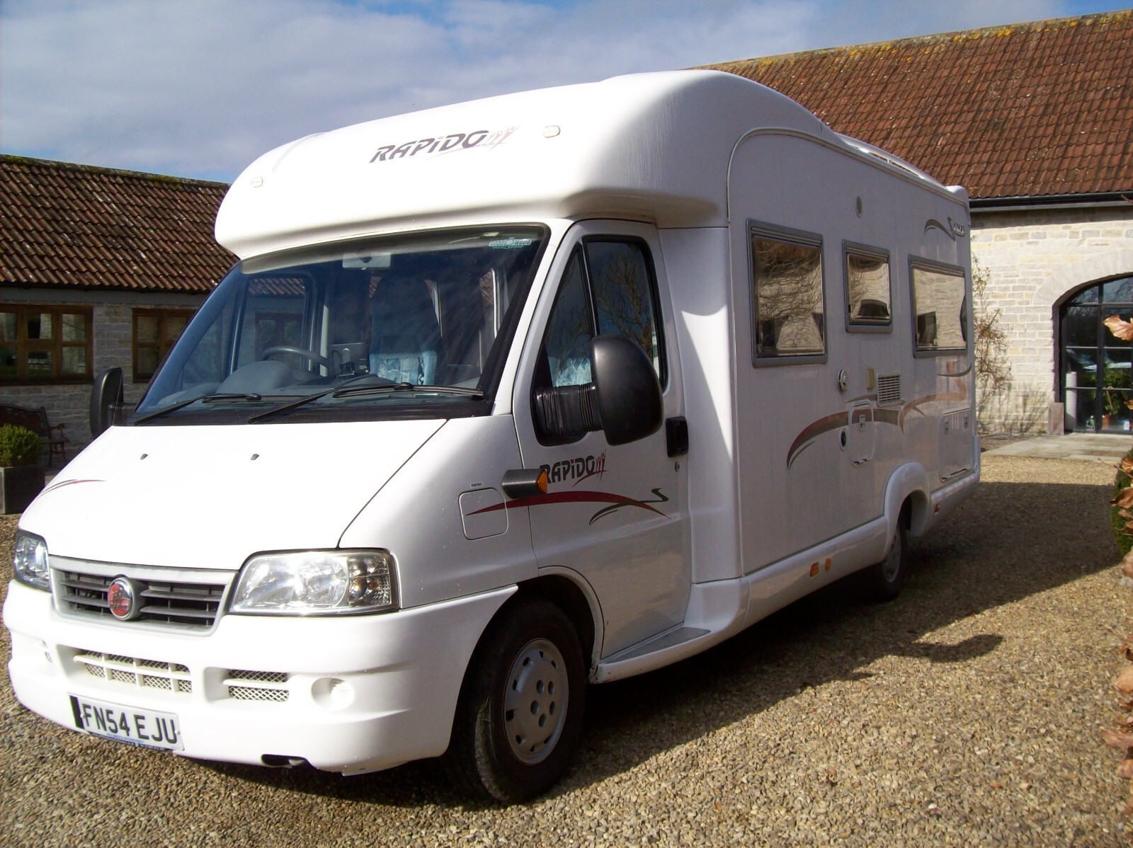 2004 Rapido Le Randonneur 7085f Fiat 2.8 Alko chassis. Towbar, bike