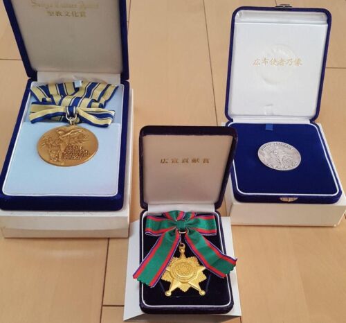 SGI Soka Gakkai Gedenkmedaille Emblem Set Daisaku Ikeda Sammlung - Bild 2 von 10