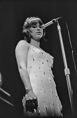 Brazilian samba and bossa nova singer Astrud Gilberto 1965 OLD PHOTO