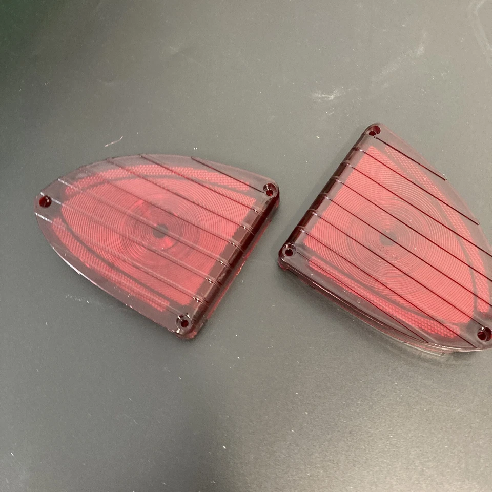 LENTE TRASEIRA PAINEL SUBURBANO CHEVROLET GMC 1960-1966 - Imagem 2 de 3