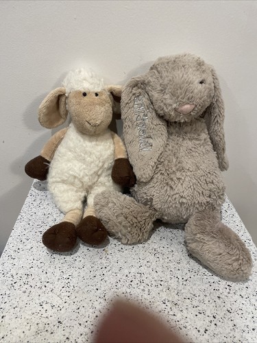 Medium Beige Bashful Bunny Jellycat - Design im Ruhestand. Valentina und ein Schaf - Bild 8 von 16