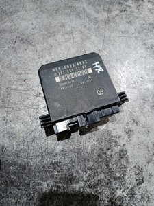 Mercedes C-Klasse W203 Türsteuergerät Steuergerät Tür hinten rechts 2038202285