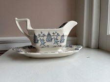 gravy boat with attached underplate