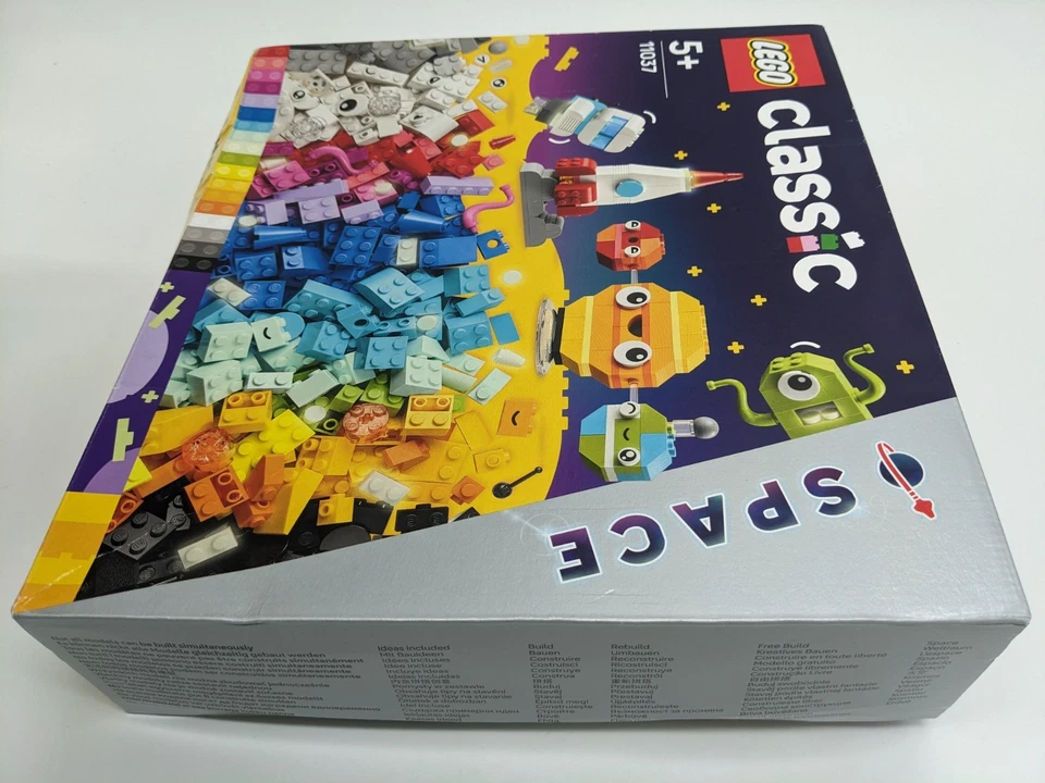 LEGO Classic 11037 Creative Space Planets Complete Set 450 Pieces Astronaut - Image 3 of 4