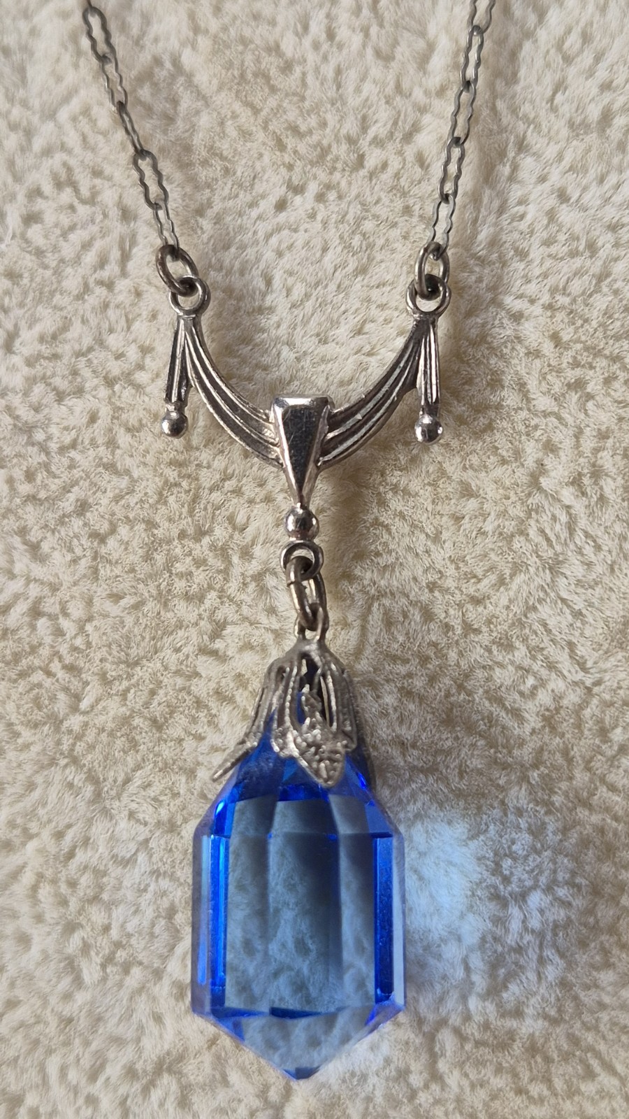 Necklace Art Deco  Blue Crystal  Sphere Faceted  Shape  Silver Tone Chain 15.75