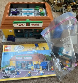 Lego Kwik-E-Mart 71016 Simpsons 100% Complete Set Snake Wiggum Apu Bart Homer