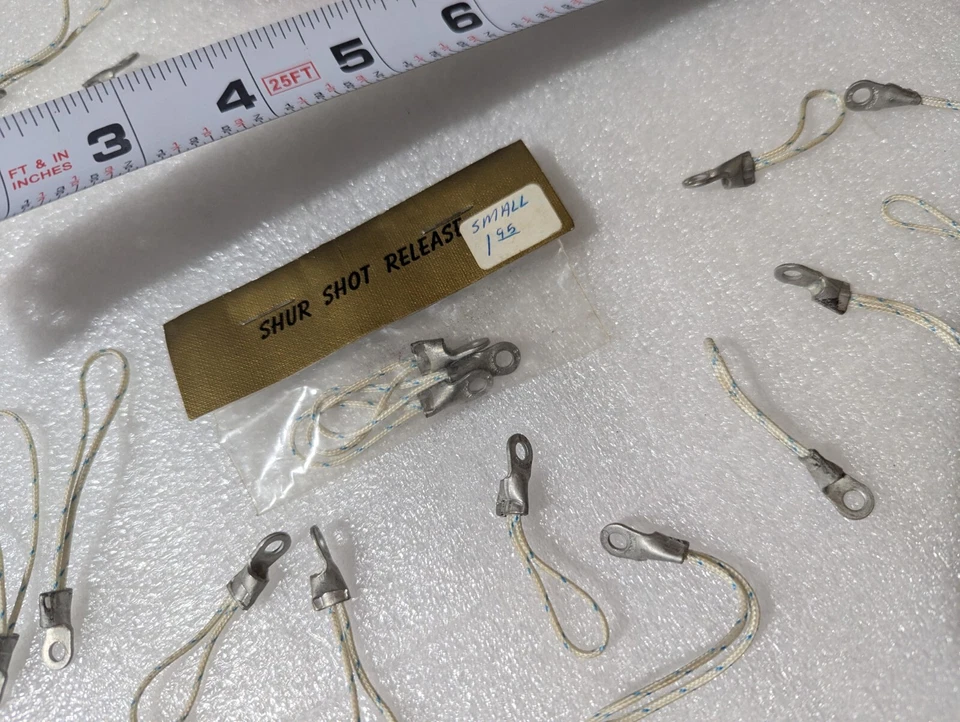 Vintage RARE AS IS PARTS COLLECT 2 Finger Red Archery release w/ Loop String - Image 4 of 4