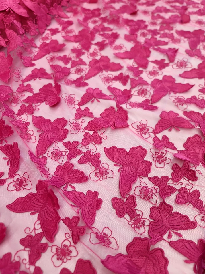Tecido de renda floral fúcsia 3D com borboletas na malha vendido por jarda para vestido - Imagem 3 de 4