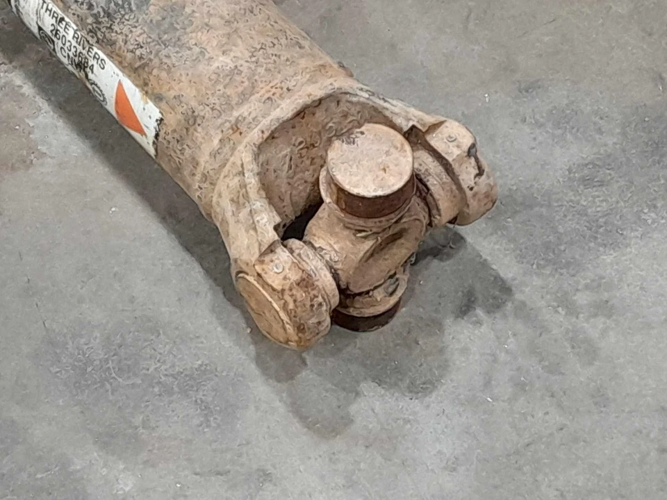 Eje de hélice del eje de transmisión trasero 94-98 Chevy S10 2,2 L 4x2 - Sección trasera OEM Foto 3 de 4