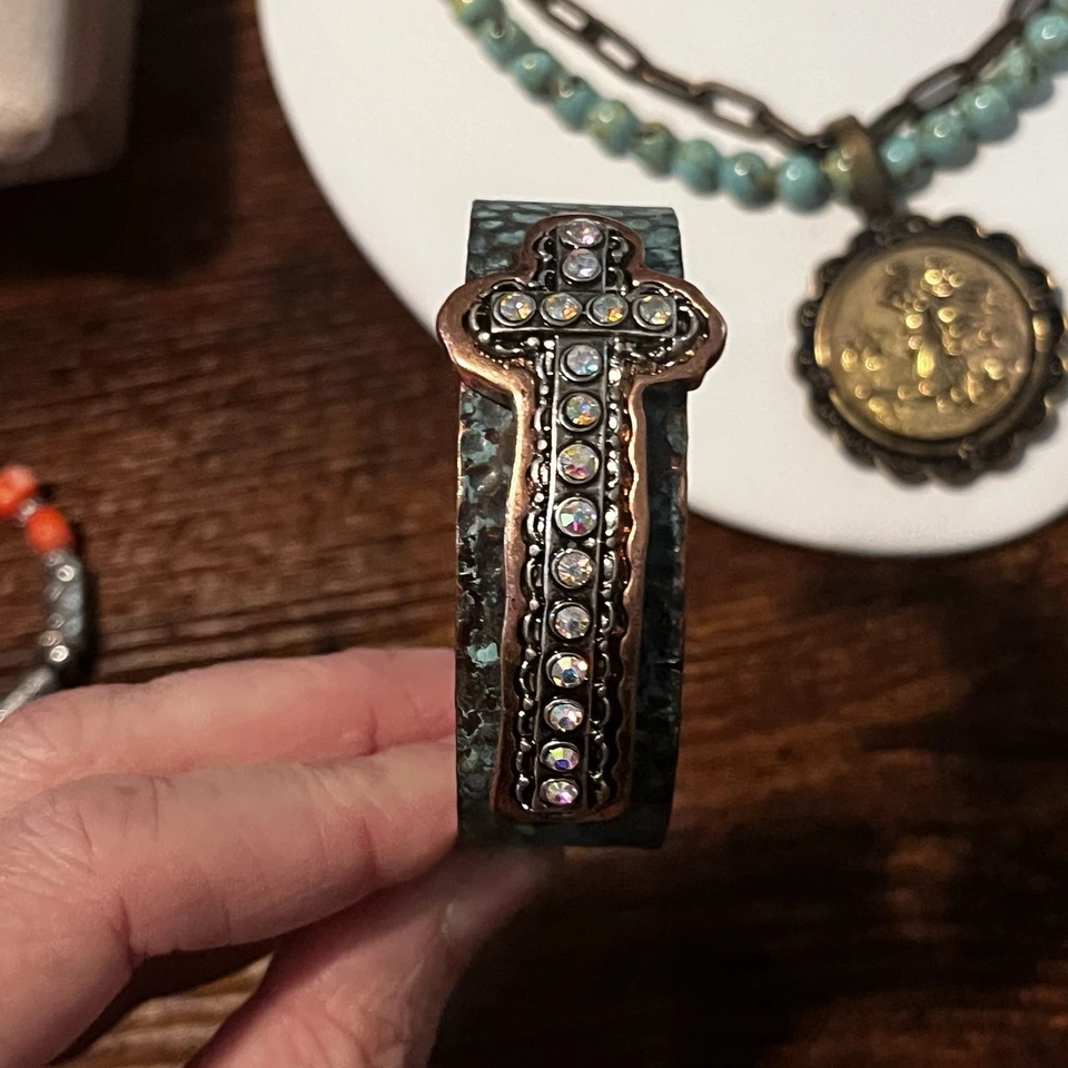 Turquesa vintage (¿howlite?) Collar y pulsera medalla de latón vintage Foto 4 de 4